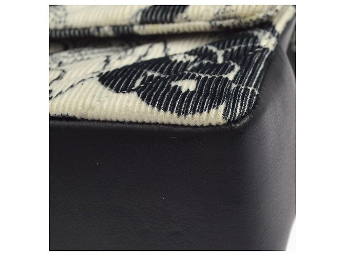 Lenço Chanel Edição Limitada Flap Printed Silk and Leather Medium - vista 6