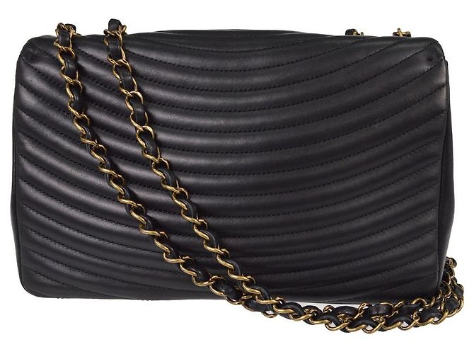 Chanel Vintage Pagoda Flap Quilted Lambskin Small - vista 2