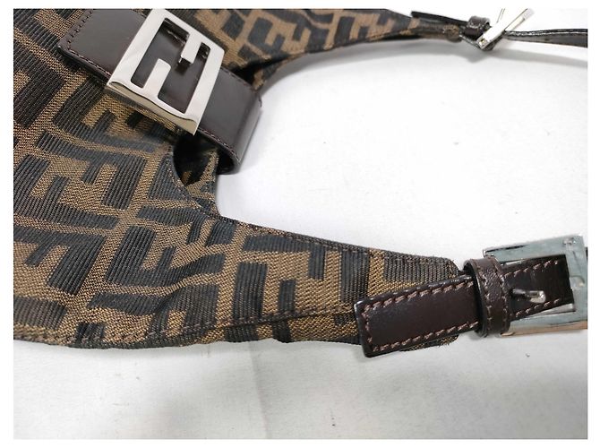 Borsa a tracolla Fendi Mamma Baguette in tela Zucca Medium - vista 7