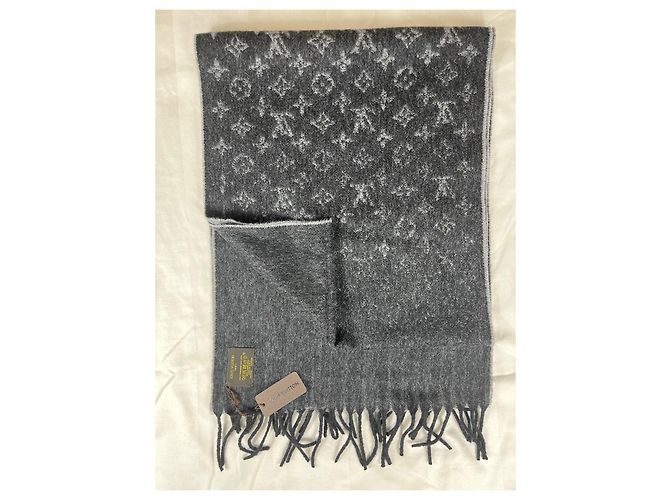 Louis Vuitton Sciarpa Monogram Lana Cashmere Grigio - vista 2