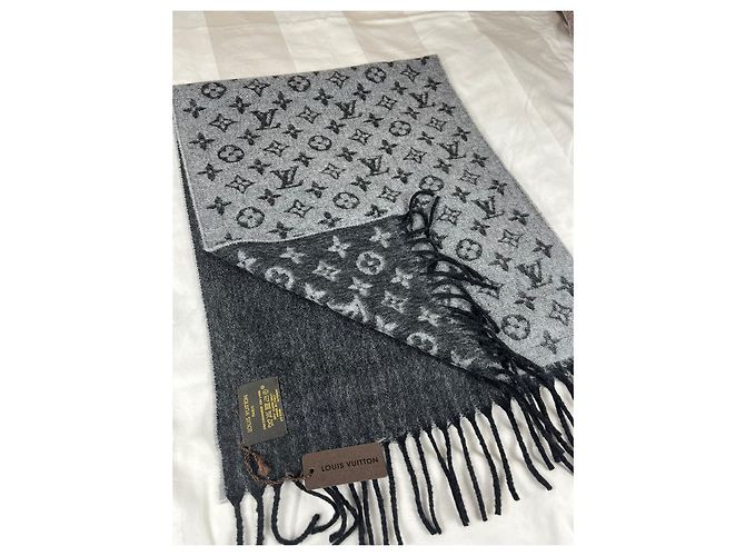 Louis Vuitton Sciarpa Monogram Lana Cashmere Grigio - vista 4