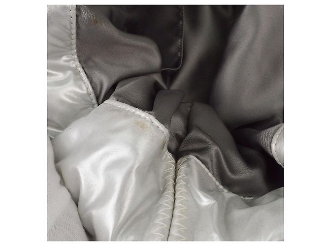Chanel Polar Bon Bon in vinile e mohair - vista 3