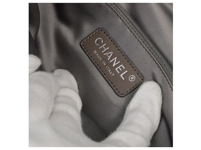 Chanel Polar Bon Bon in vinile e mohair - vista 4