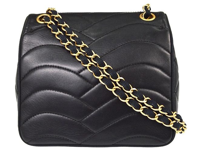 Chanel Pagoda Flap Quilted Lambskin Small - vista 2