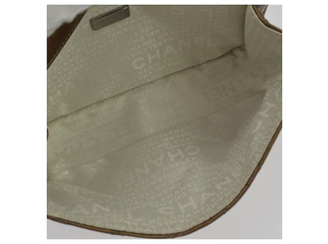 Chanel Shoulder Quilted Leather Medium - vista 3