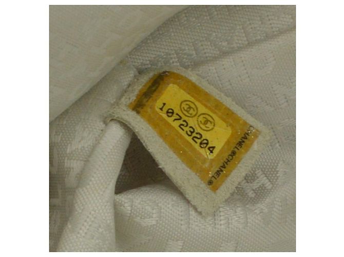 Chanel Shoulder Quilted Leather Medium - vista 5