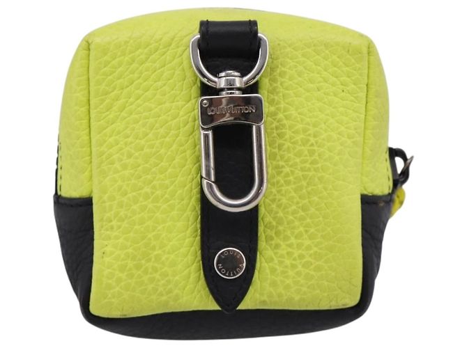 Louis Vuitton Square Pouch Bag Charm and Key Holder Leather - vista 3