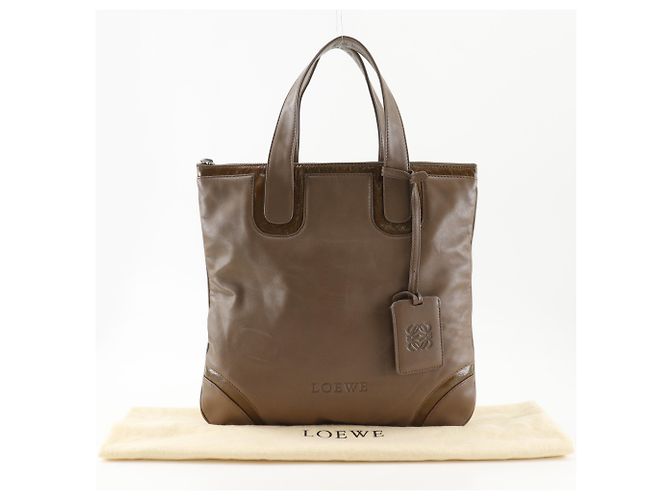 Loewe Handtasche aus braunem Leder - Ansicht 15