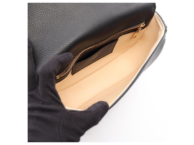 Borsa a tracolla Louis Vuitton LV Pont Neuf Soft MM - vista 3