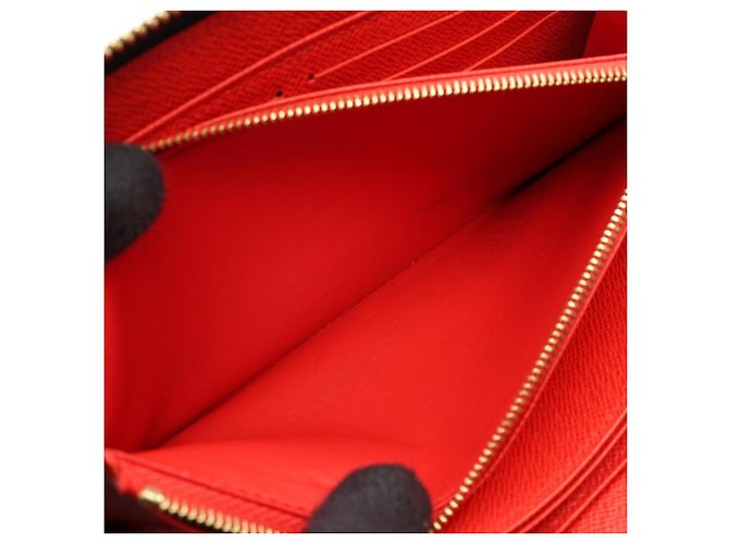 Louis Vuitton Zippy Wallet - view 5