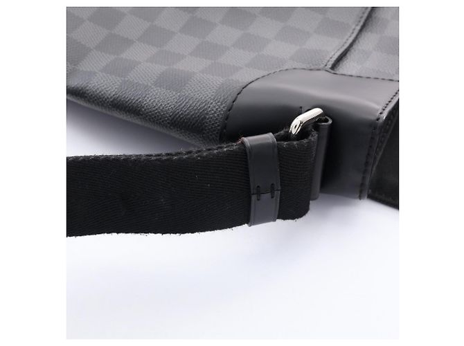 Bolsa de Ombro Louis Vuitton District MM NM - vista 7