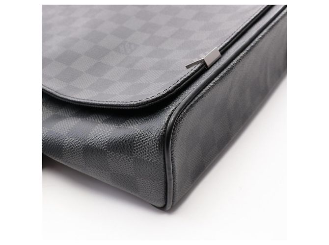 Bolsa de Ombro Louis Vuitton District MM NM - vista 9