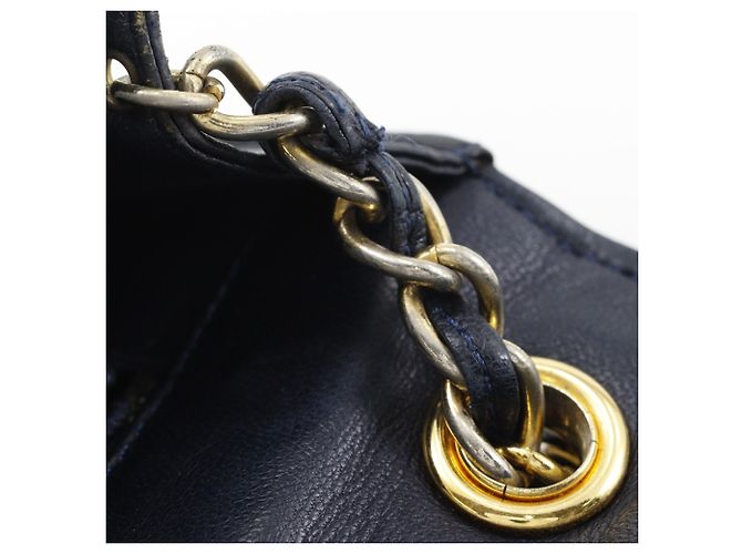 Chanel Schultertasche aus Lammleder in Navy - Ansicht 10