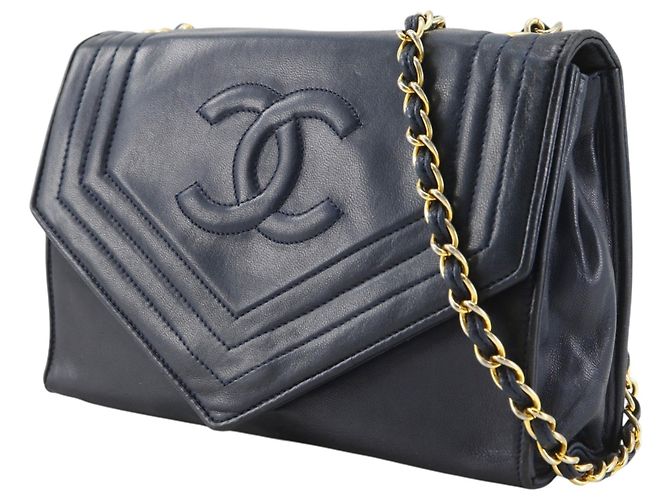 Chanel Schultertasche aus Lammleder in Navy - Ansicht 2