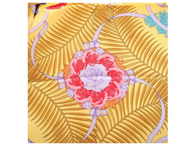 Carré 90 in seta gialla Hermès Vintage “Fleurs De L’opéra” di Julia Abadie - vista 4