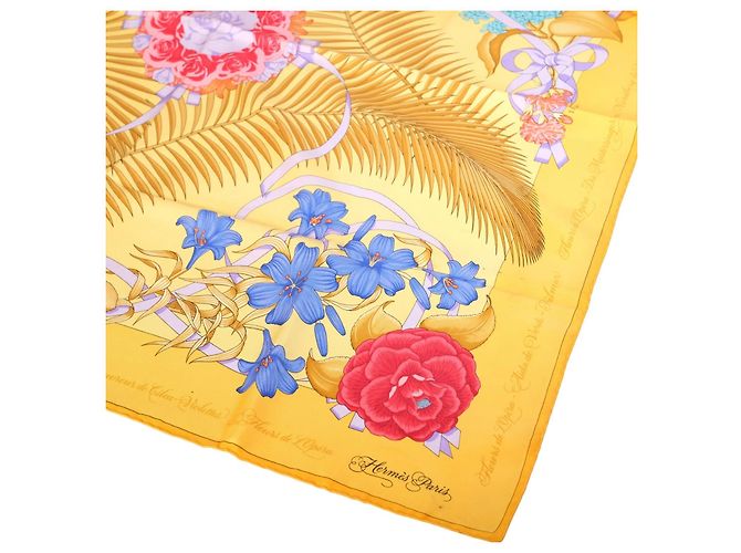 Carré 90 in seta gialla Hermès Vintage “Fleurs De L’opéra” di Julia Abadie - vista 5