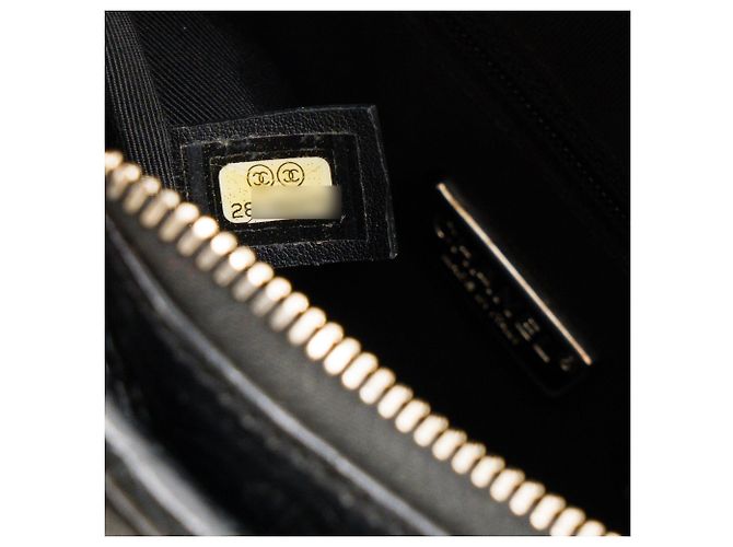 CHANEL - Borsa a tracolla Gabrielle mini Chanel in pelle embossed coccodrillo nero - vista 8