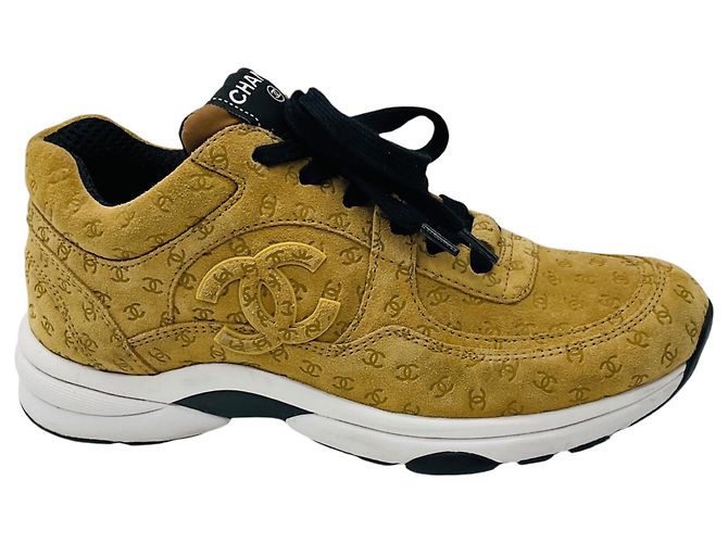 Baskets en daim Chanel Tan CC Logo Embossed Coco Mark - vue 2