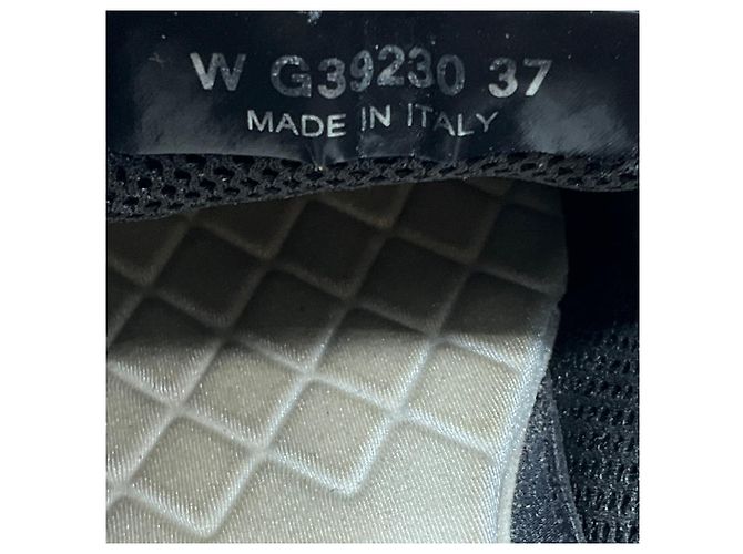 Baskets en daim Chanel Tan CC Logo Embossed Coco Mark - vue 7