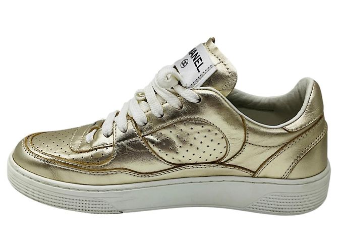 Sneakers basse Chanel Gold Metallic 2023 CC Logo in pelle di vitello - vista 3