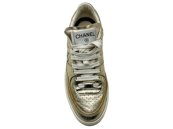 Sneakers basse Chanel Gold Metallic 2023 CC Logo in pelle di vitello - vista 4