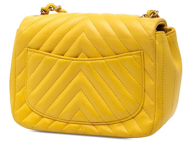 Borsa a tracolla Chanel Mini Square Classic Chevron in pelle d'agnello gialla con patta singola - vista 2