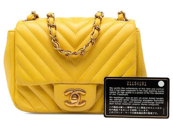Borsa a tracolla Chanel Mini Square Classic Chevron in pelle d'agnello gialla con patta singola - vista 8