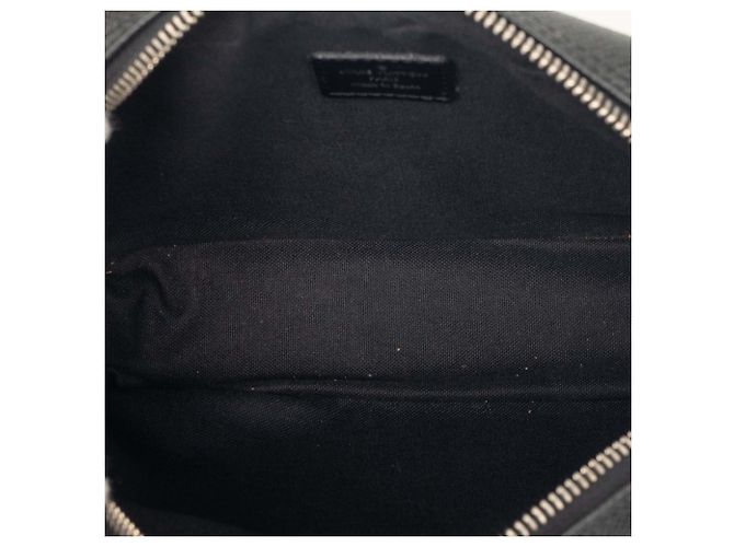 Borsa a pochette Louis Vuitton Taiga Pochette Kaluga Nera - vista 4