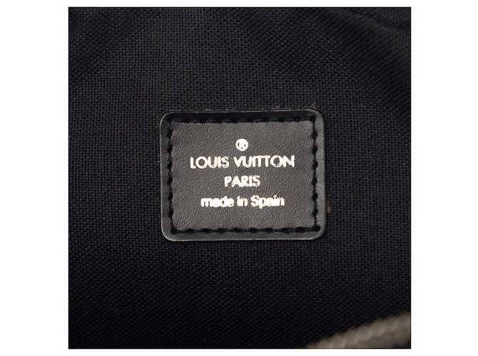 Borsa a pochette Louis Vuitton Taiga Pochette Kaluga Nera - vista 5