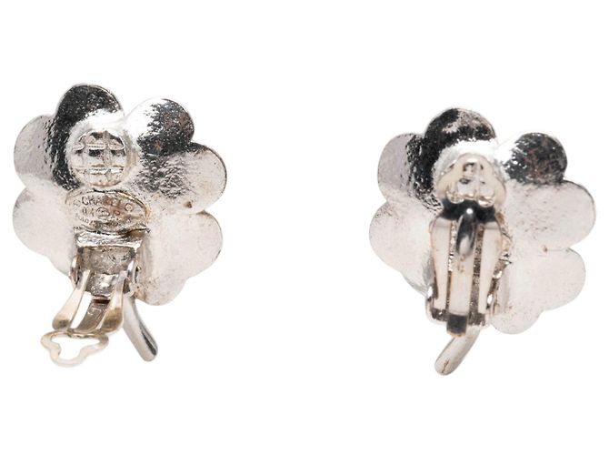 Orecchini a clip Chanel CC in smalto e strass a forma di trifoglio argentati - vista 3