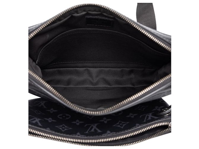 Sac bandoulière Trio Messenger Louis Vuitton Monogram Eclipse Reverse Noir - vue 4