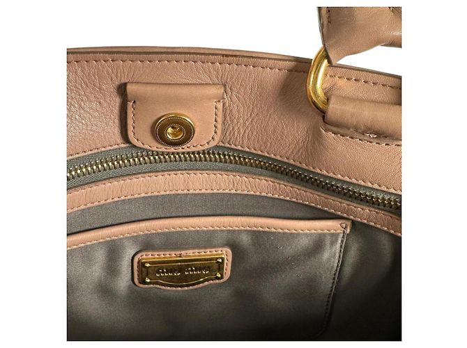 Borsa borchiata Miu Miu in Pink Beige - vista 11