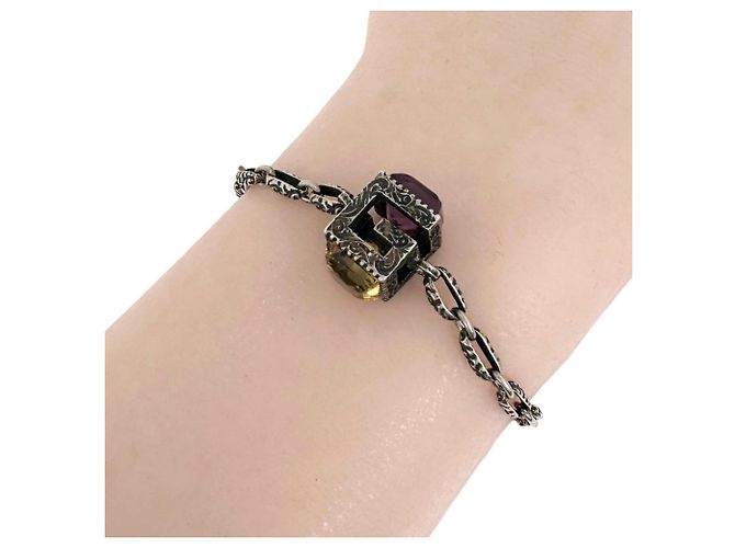 GUCCI Armband mit quadratischem G-Cube-Anhänger - Ansicht 4