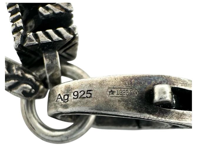 GUCCI Armband mit quadratischem G-Cube-Anhänger - Ansicht 9