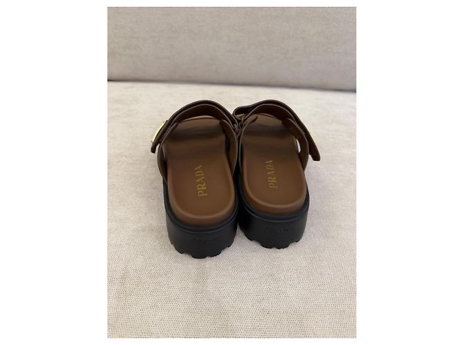 Prada Braune Leder- und Wildleder Plateausandalen - Ansicht 3