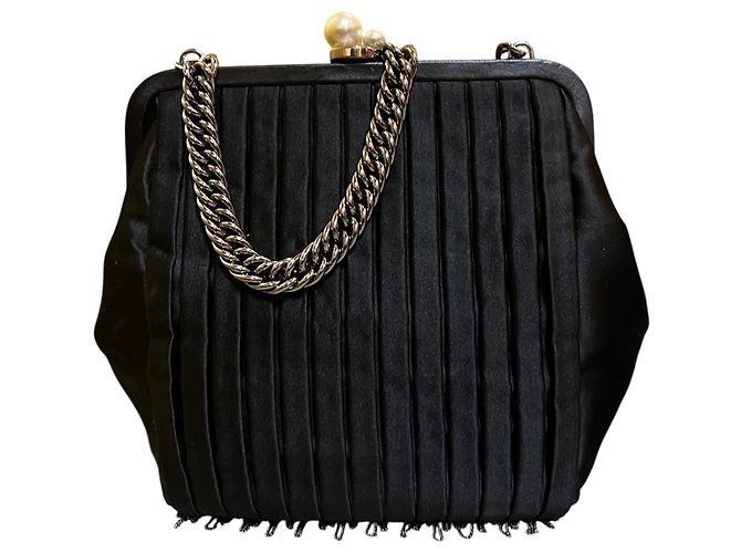 2006 Chanel Plissierte Satin-Rahmentasche mit Perlenkette und Fransen - Ansicht 3