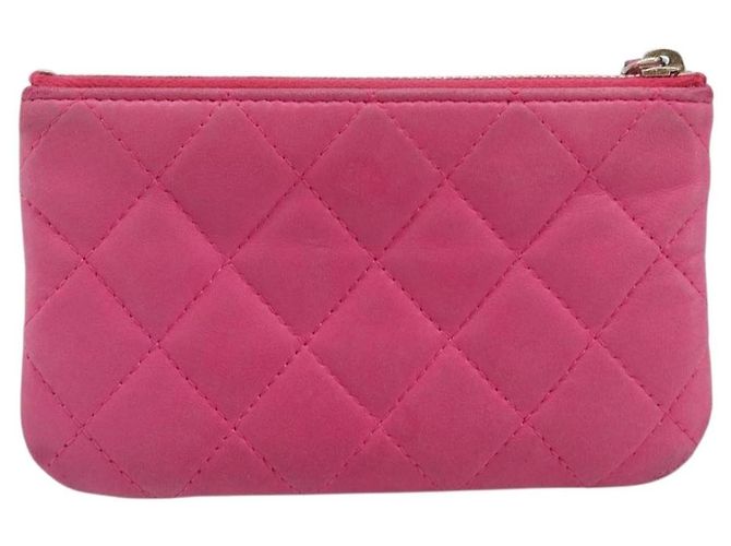 Porta-moedas com zíper Chanel CC em pele de cordeiro acolchoada Small - vista 2