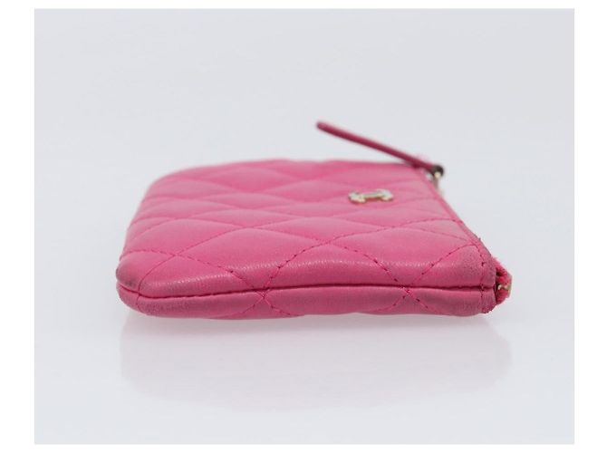 Porta-moedas com zíper Chanel CC em pele de cordeiro acolchoada Small - vista 3