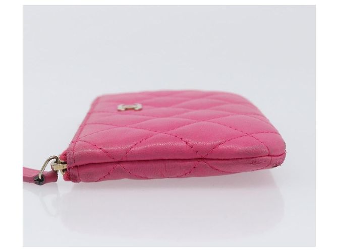 Porta-moedas com zíper Chanel CC em pele de cordeiro acolchoada Small - vista 4