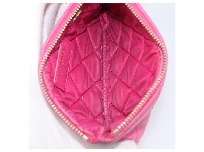 Porta-moedas com zíper Chanel CC em pele de cordeiro acolchoada Small - vista 5