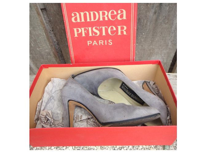 Andrea Pfister Graue Wildleder-Pumps - Ansicht 2