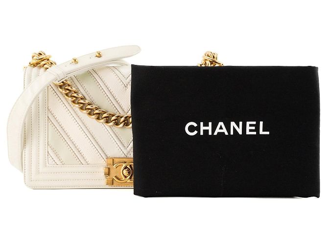 CHANEL - Borsa a tracolla Boy Chanel in pelle caviar e pelle liscia bianca chevron - vista 10