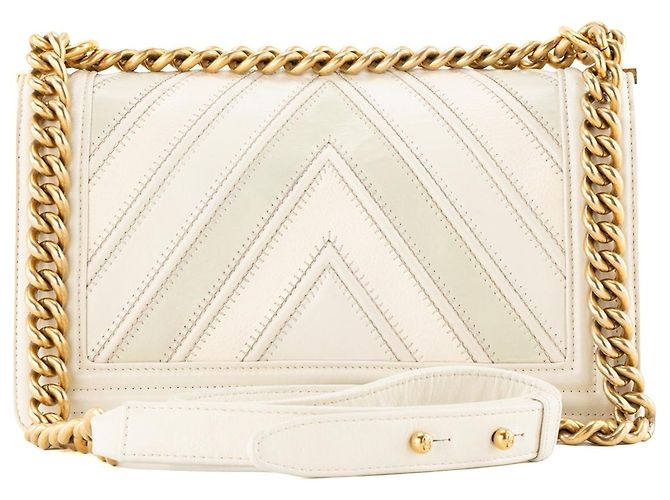 CHANEL - Borsa a tracolla Boy Chanel in pelle caviar e pelle liscia bianca chevron - vista 3