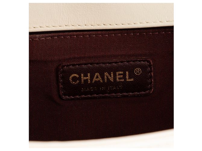 CHANEL - Borsa a tracolla Boy Chanel in pelle caviar e pelle liscia bianca chevron - vista 7