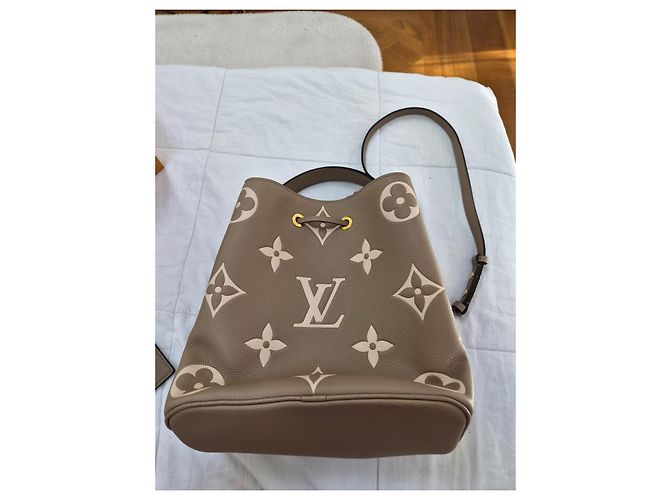 Louis Vuitton NéoNoé Monogram Borsa a Secchiello Taupe - vista 10