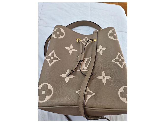 Louis Vuitton NéoNoé Monogram Borsa a Secchiello Taupe - vista 11