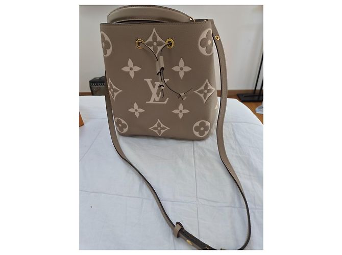 Louis Vuitton NéoNoé Monogram Borsa a Secchiello Taupe - vista 2
