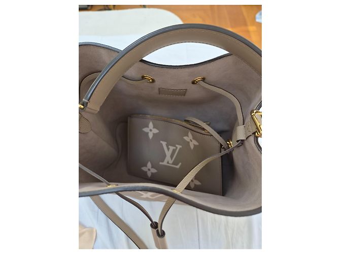 Louis Vuitton NéoNoé Monogram Borsa a Secchiello Taupe - vista 3