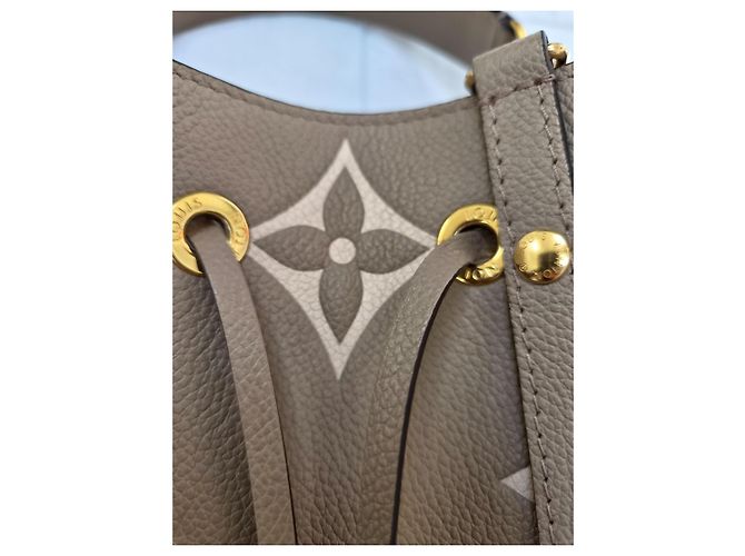 Louis Vuitton NéoNoé Monogram Borsa a Secchiello Taupe - vista 9