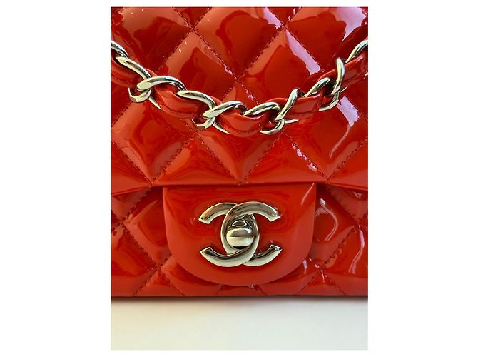 Chanel Classic Flap Bag aus rotem Lackleder - Ansicht 10